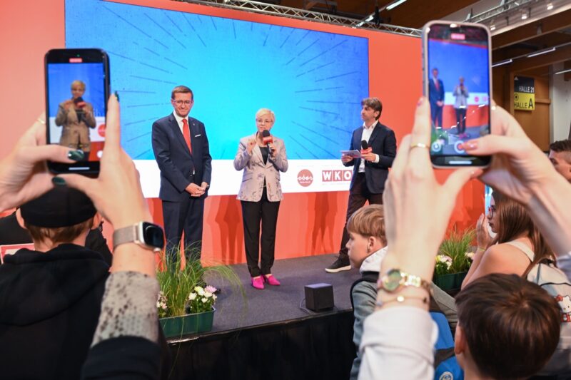 Eröffnungsrede auf der Messebühne