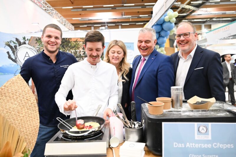 Live-Kochvorführung an einem Messestand