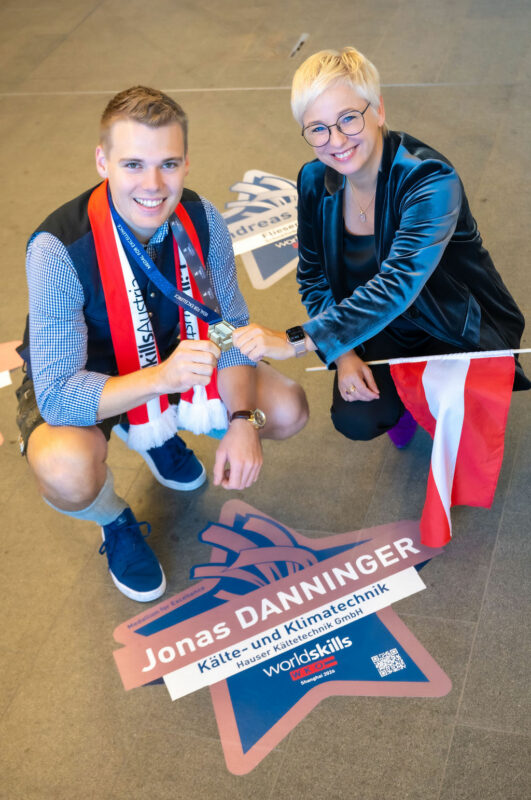 Jonas Danninger und Doris Hummer bei Skills-Stern